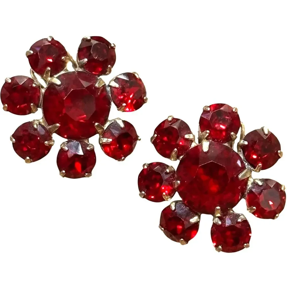 Vintage Weiss jewelry set red prong set rhinestones gold brooch & clip earrings - Picture 3 of 10